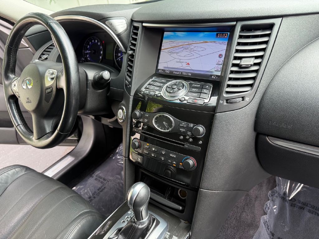 2015 INFINITI QX70 Image 17