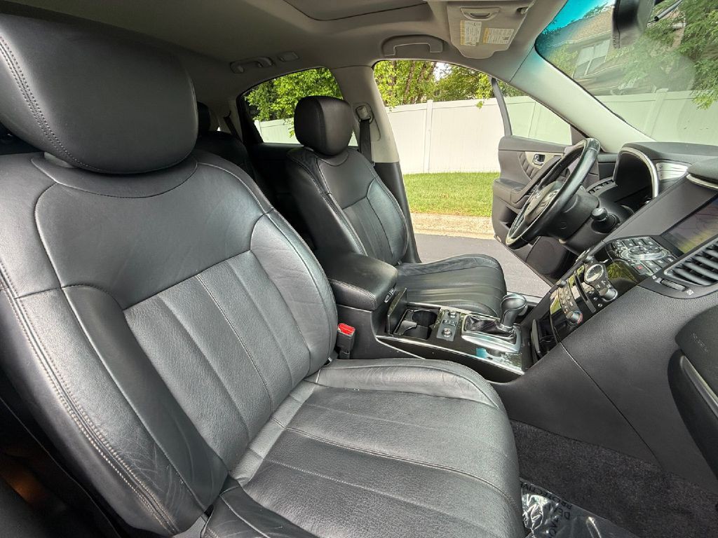 2015 INFINITI QX70 Image 19