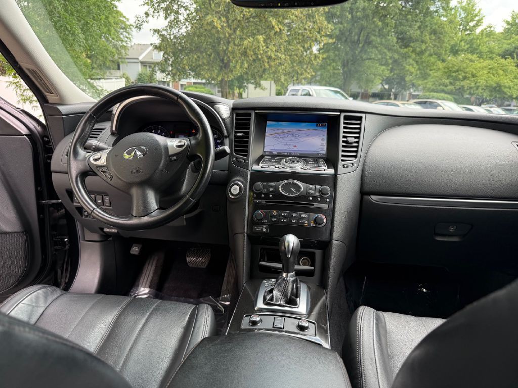 2015 INFINITI QX70 Image 21