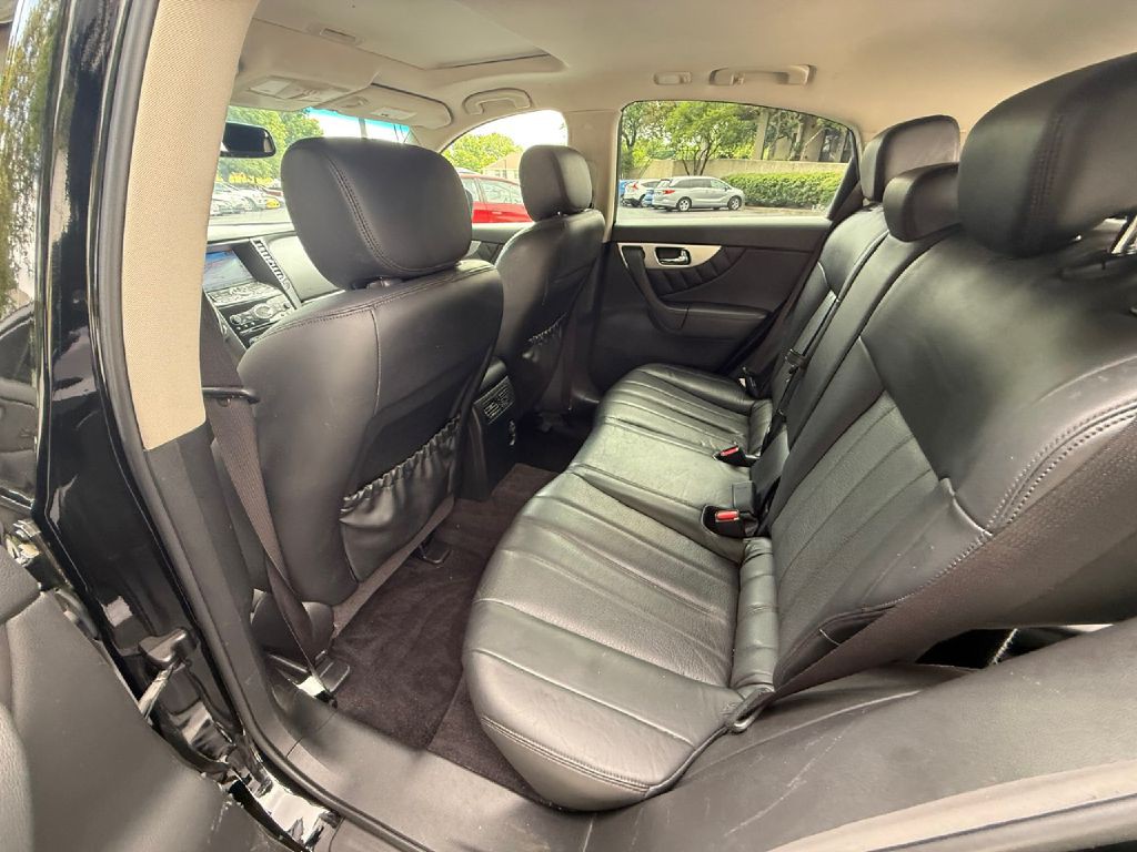 2015 INFINITI QX70 Image 30