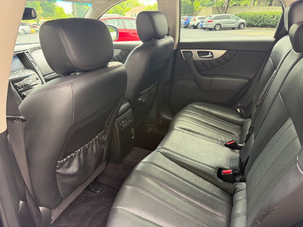 2015 INFINITI QX70 Image 31
