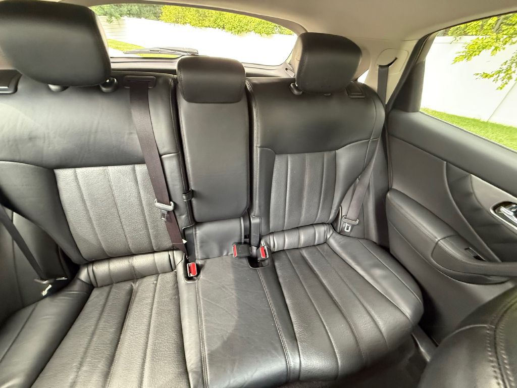 2015 INFINITI QX70 Image 32