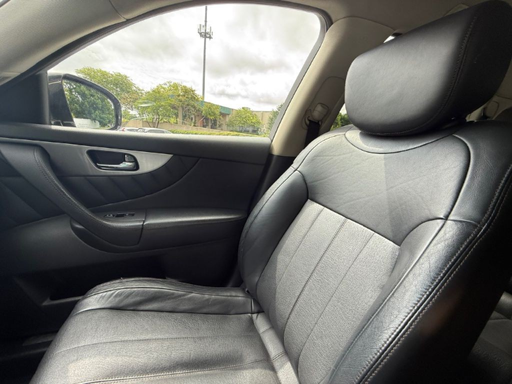 2015 INFINITI QX70 Image 34