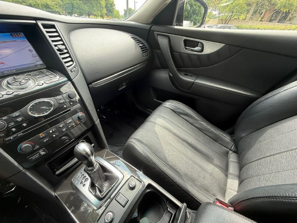 2015 INFINITI QX70 Image 35