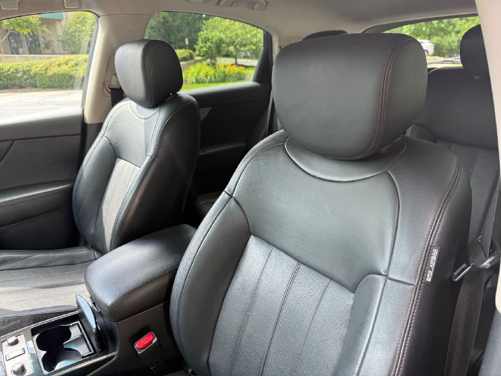 2015 INFINITI QX70 Image 38