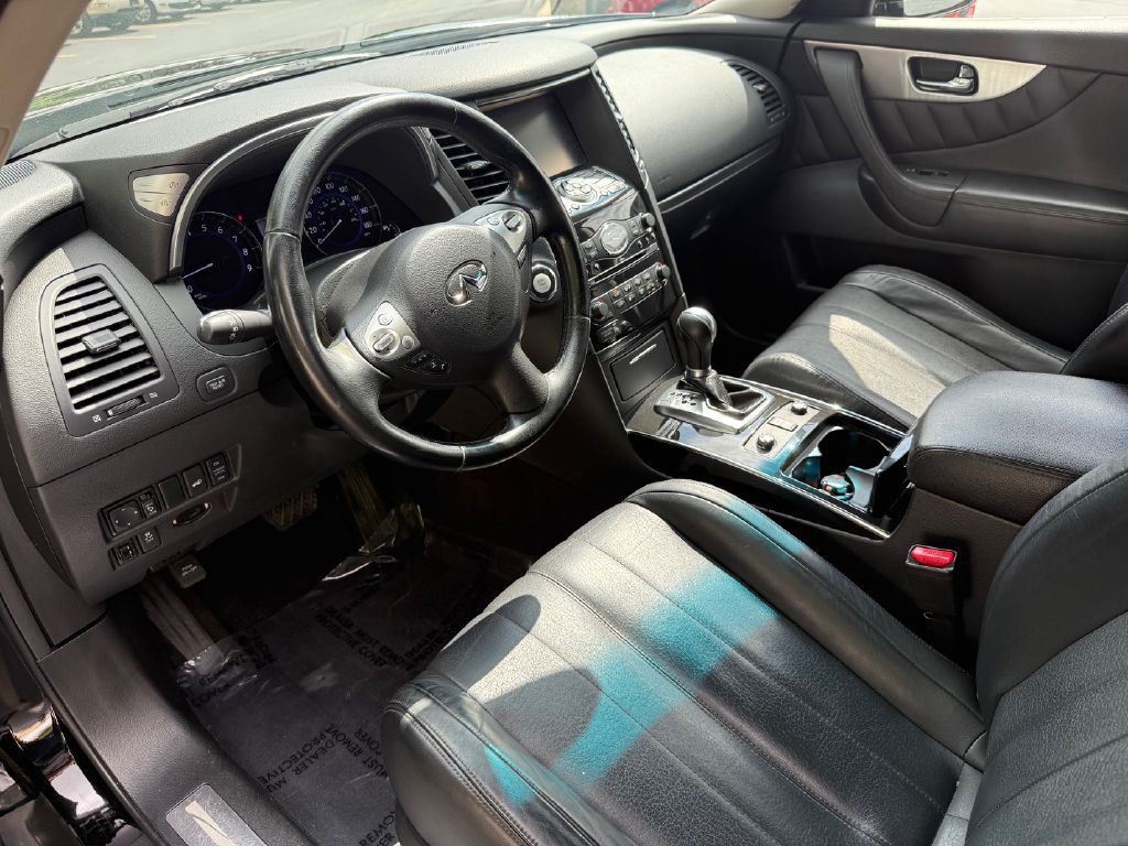 2015 INFINITI QX70 Image 39