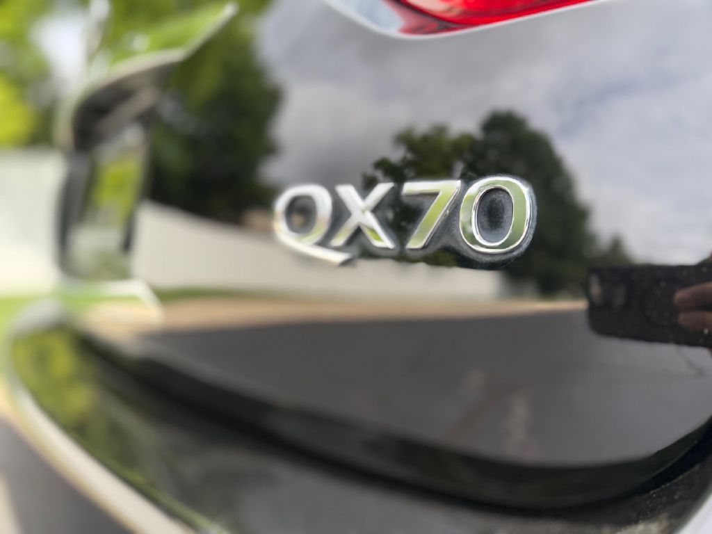 2015 INFINITI QX70 Image 44