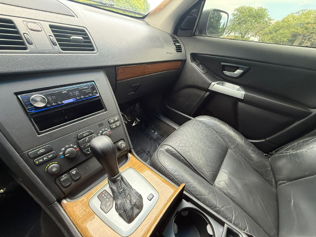2005 Volvo XC90 Image 17