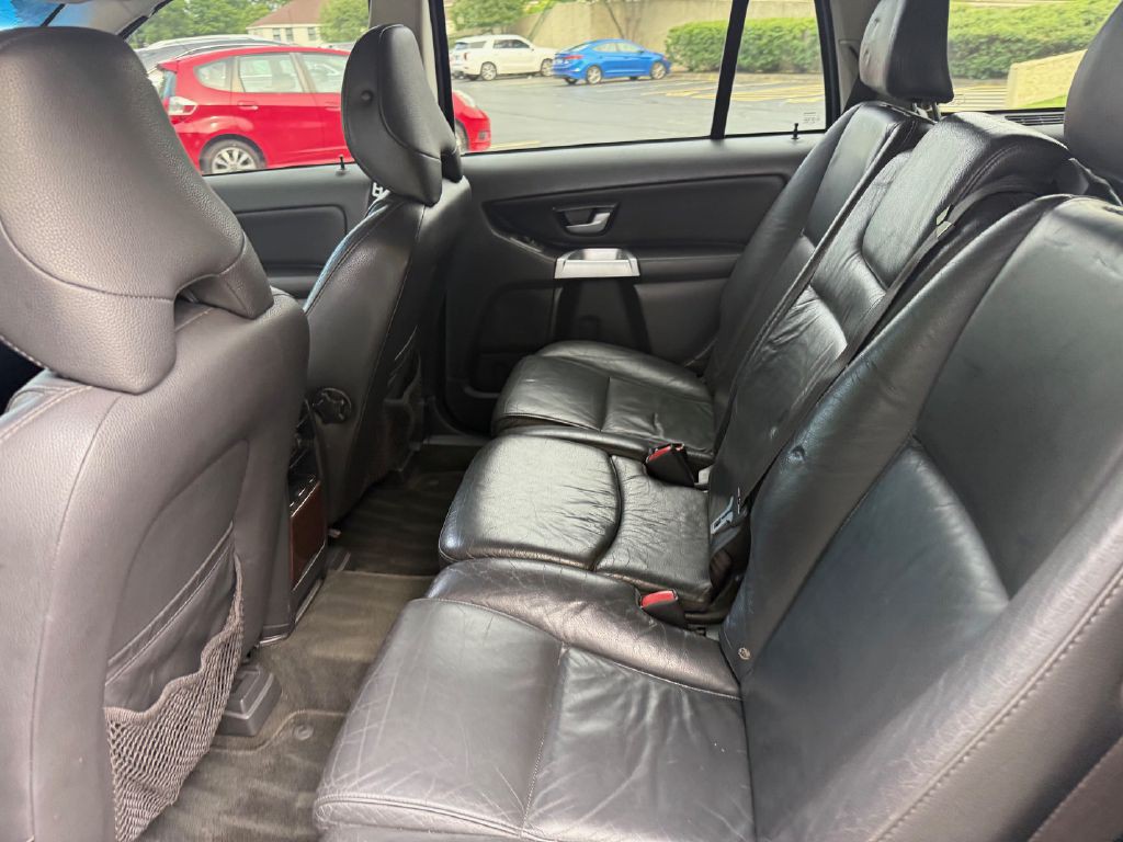 2005 Volvo XC90 Image 24