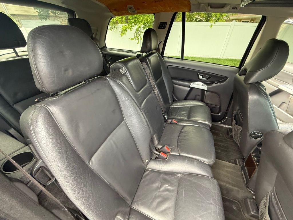 2005 Volvo XC90 Image 40