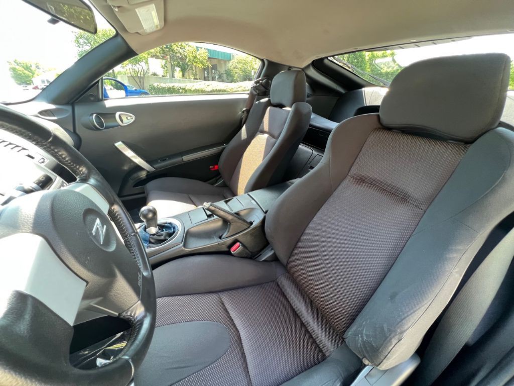 2004 Nissan 350Z Image 30