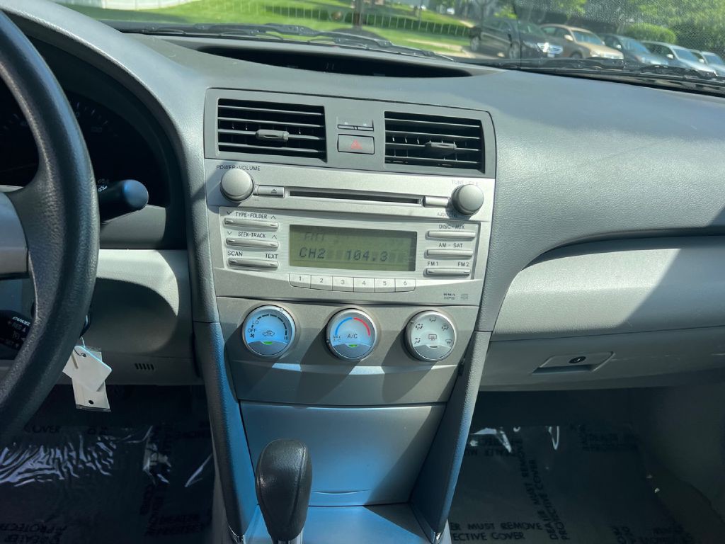 2010 Toyota Camry Image 19