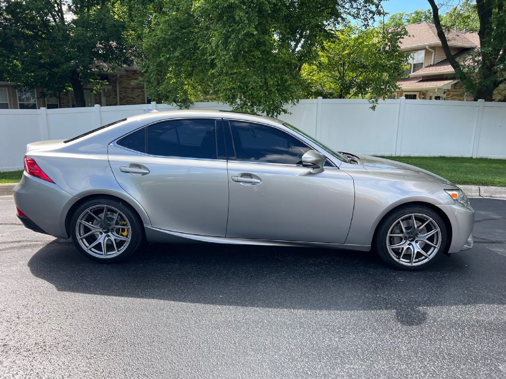 2016 Lexus IS Image 6