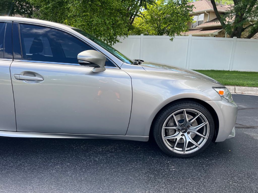 2016 Lexus IS Image 8