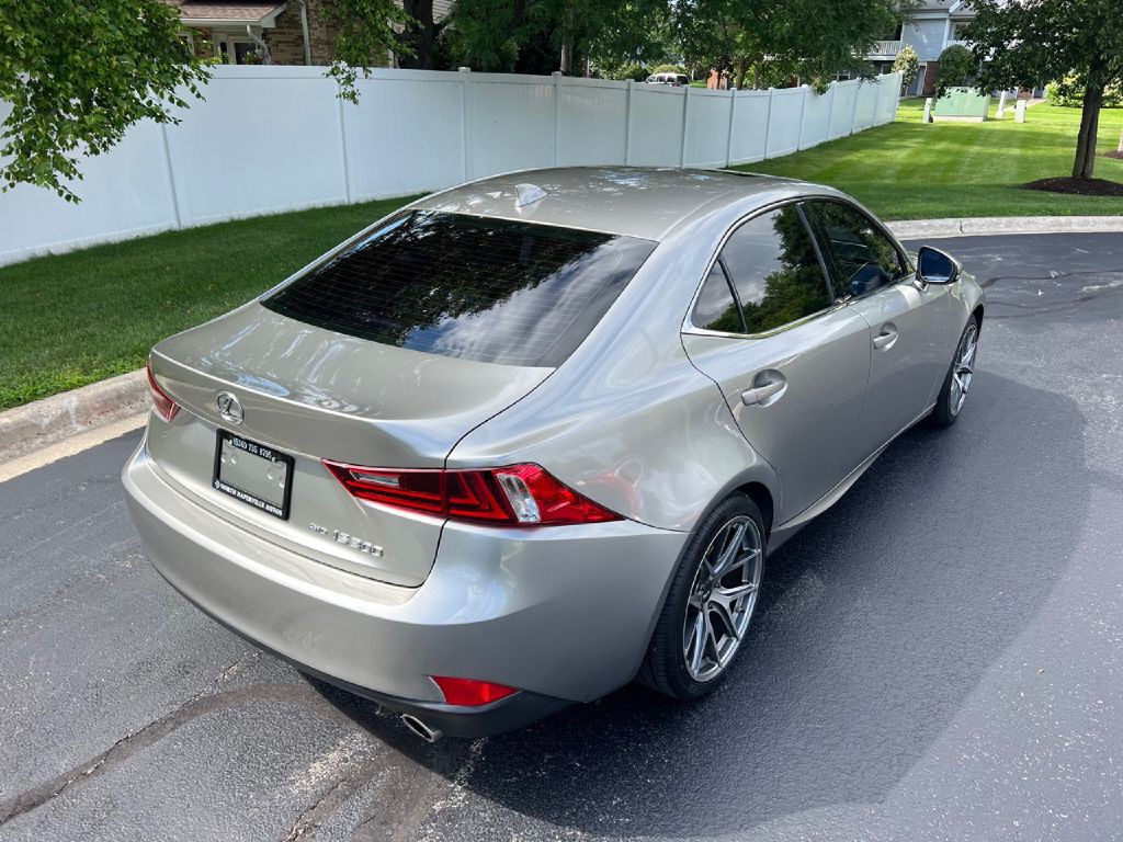 2016 Lexus IS Image 9