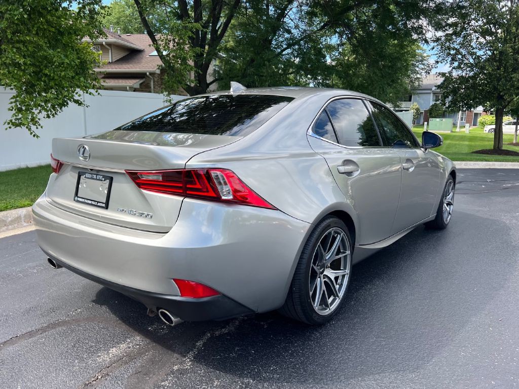 2016 Lexus IS Image 10
