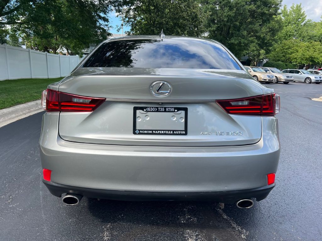 2016 Lexus IS Image 12