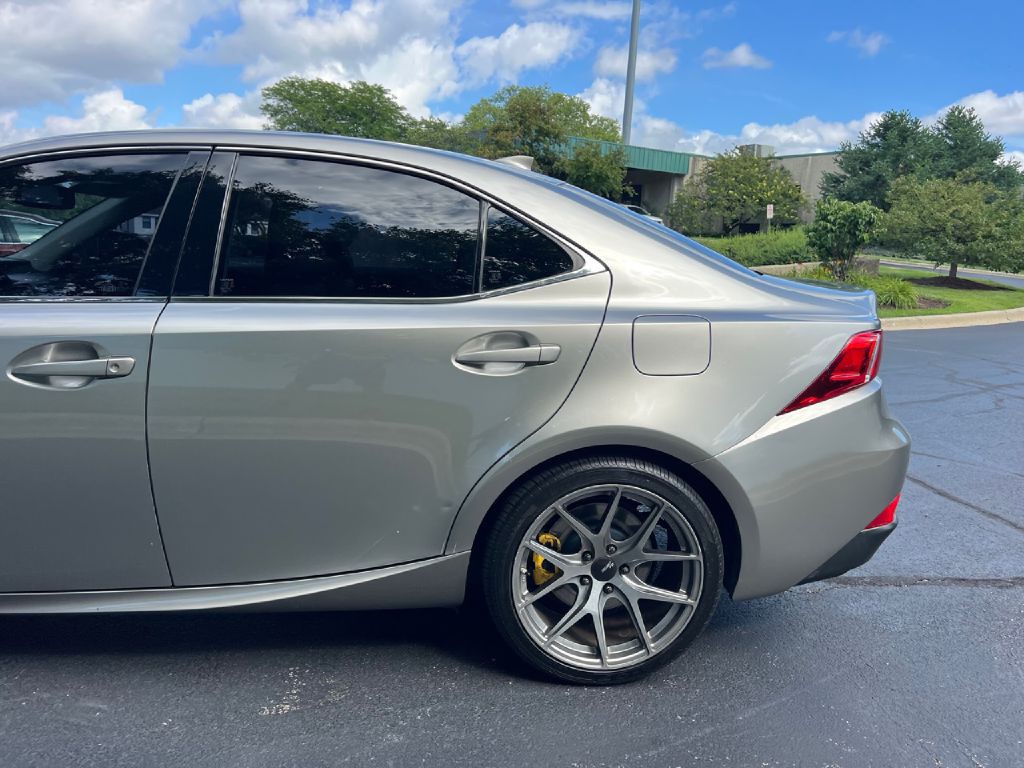 2016 Lexus IS Image 16