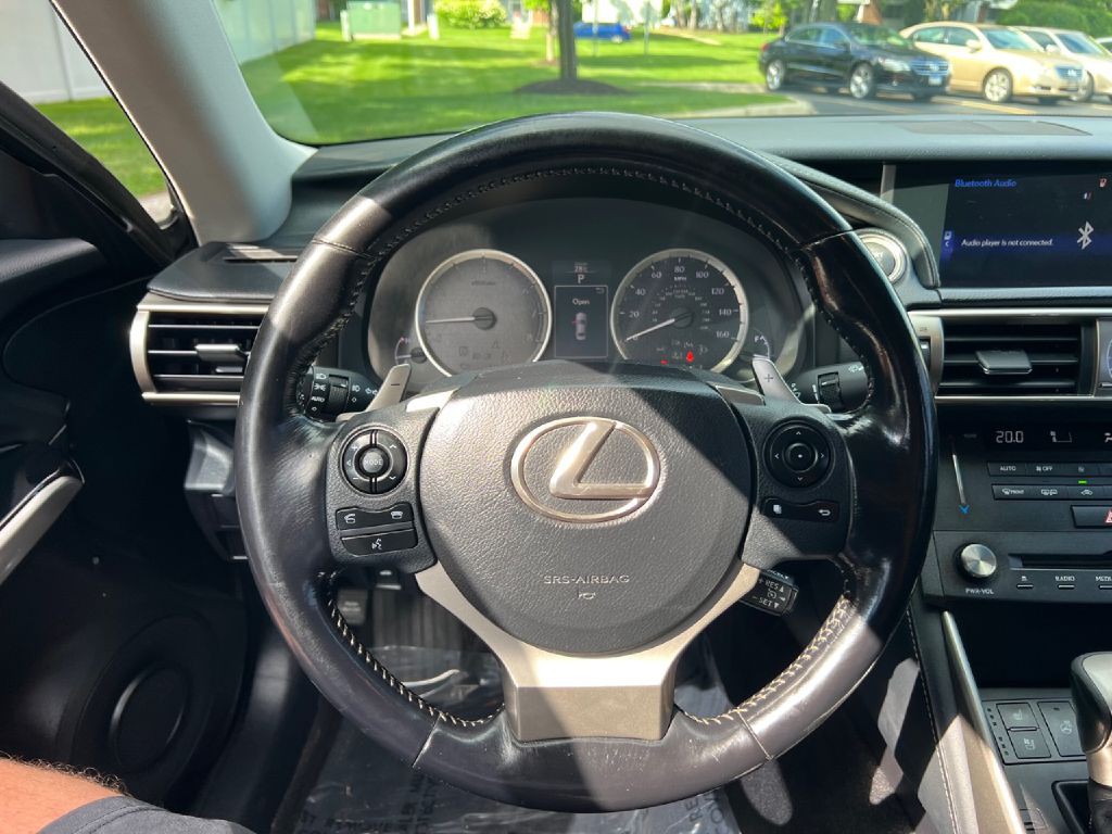 2016 Lexus IS Image 29