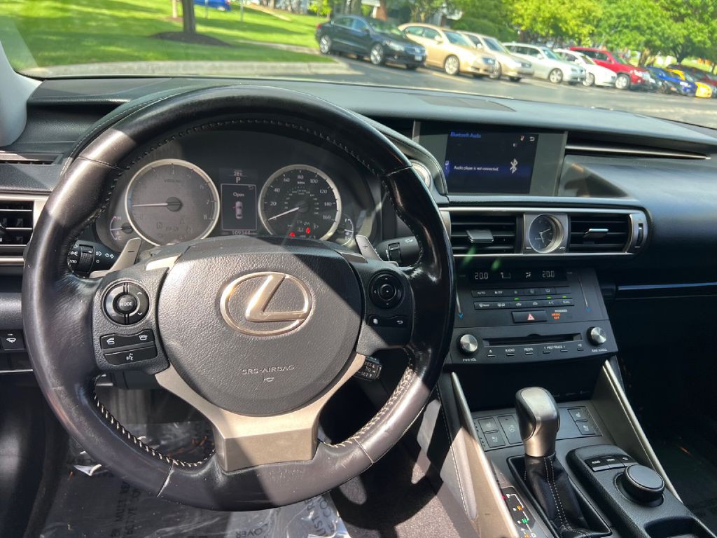 2016 Lexus IS Image 31