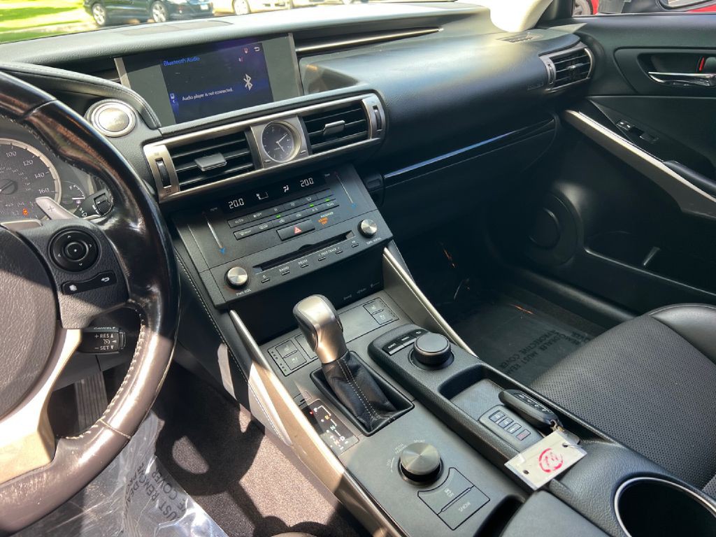 2016 Lexus IS Image 33