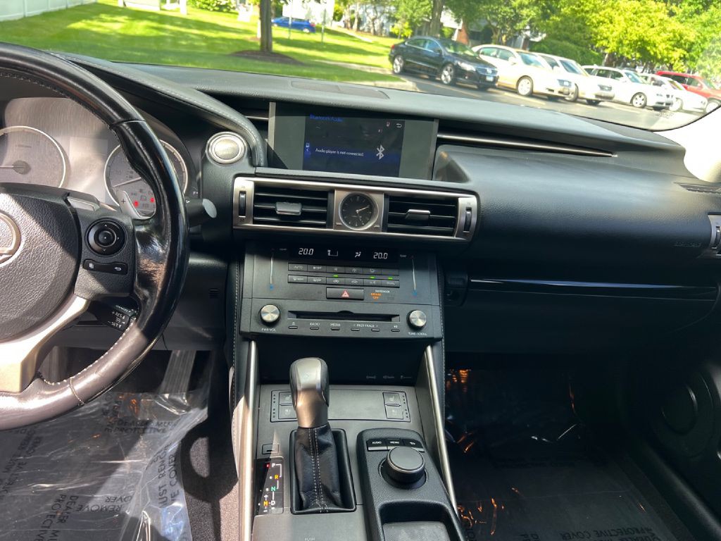 2016 Lexus IS Image 34