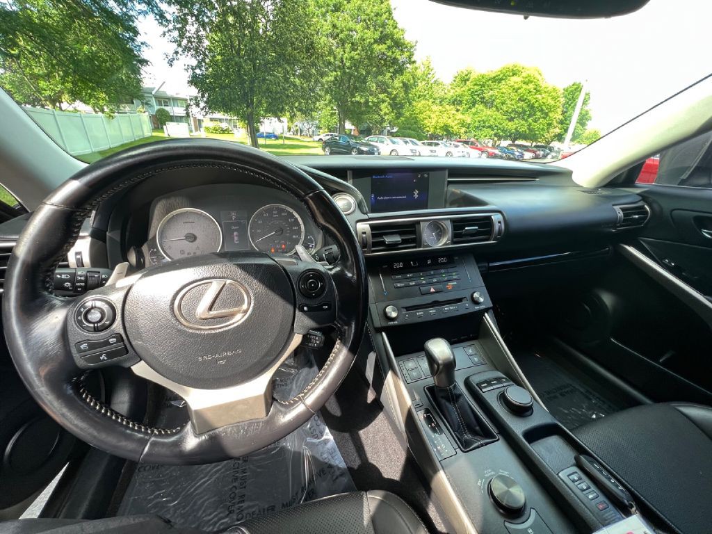 2016 Lexus IS Image 35
