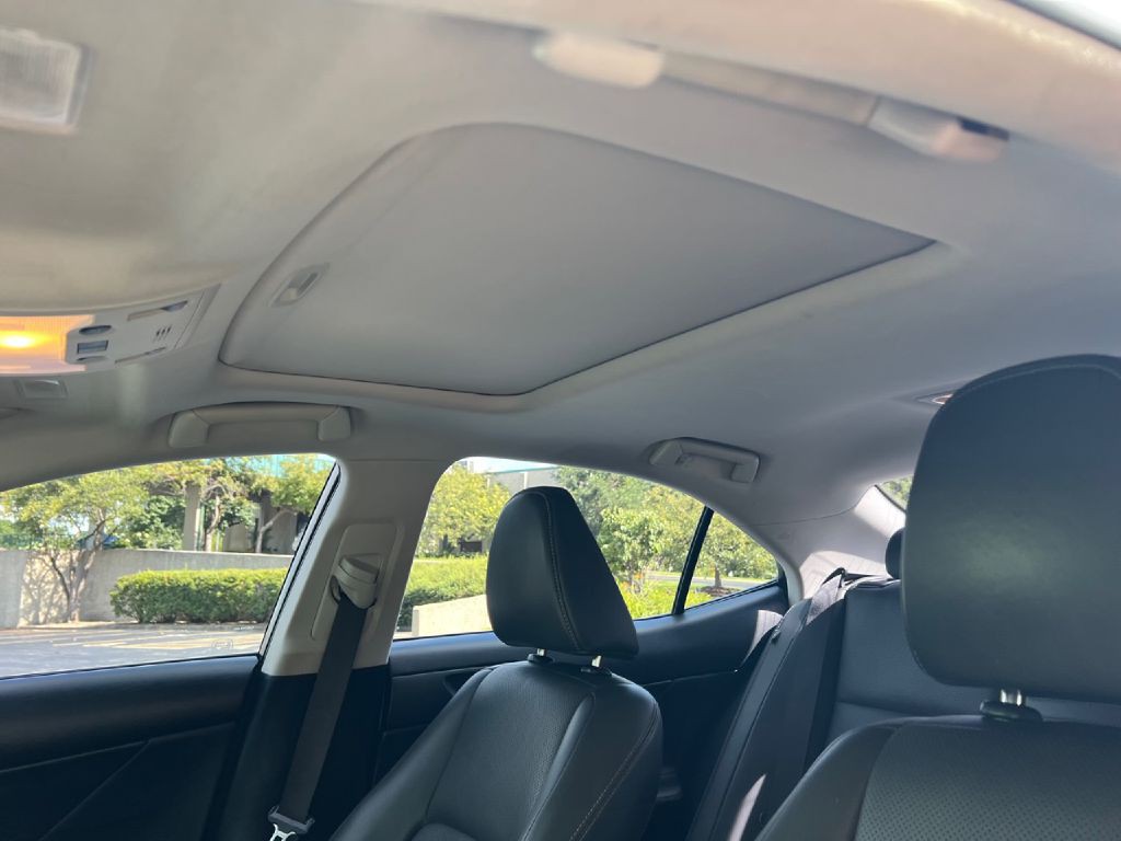2016 Lexus IS Image 41