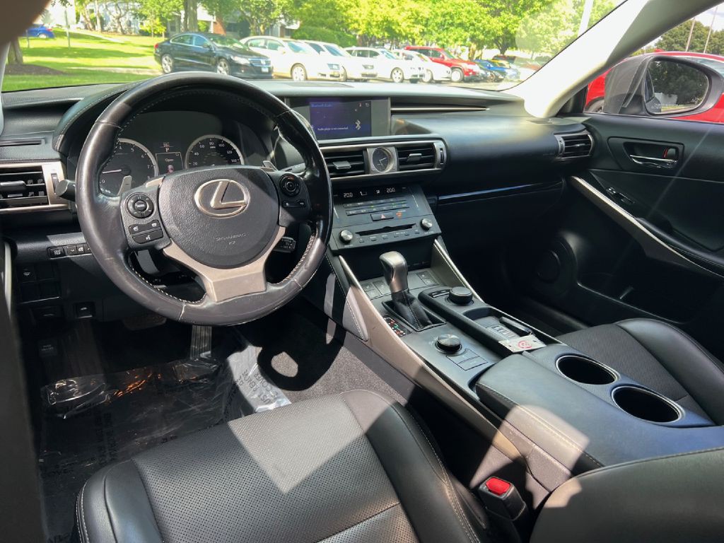 2016 Lexus IS Image 42