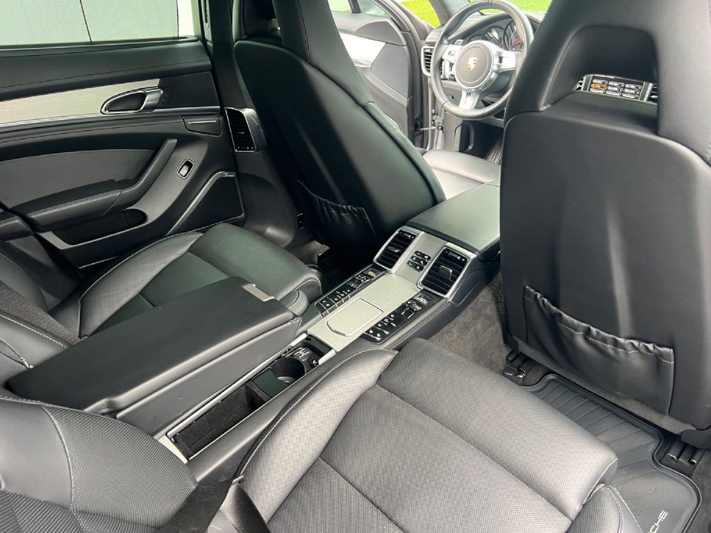 2012 Porsche Panamera Image 25