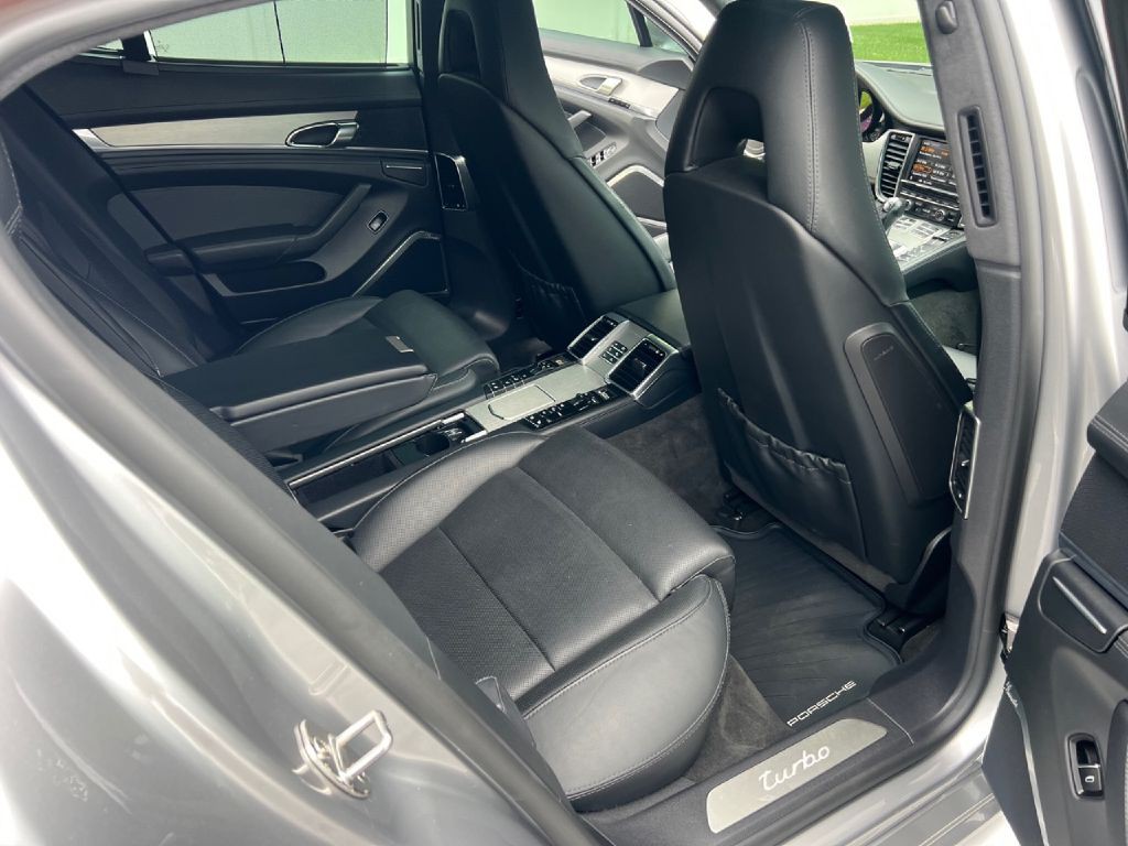2012 Porsche Panamera Image 27