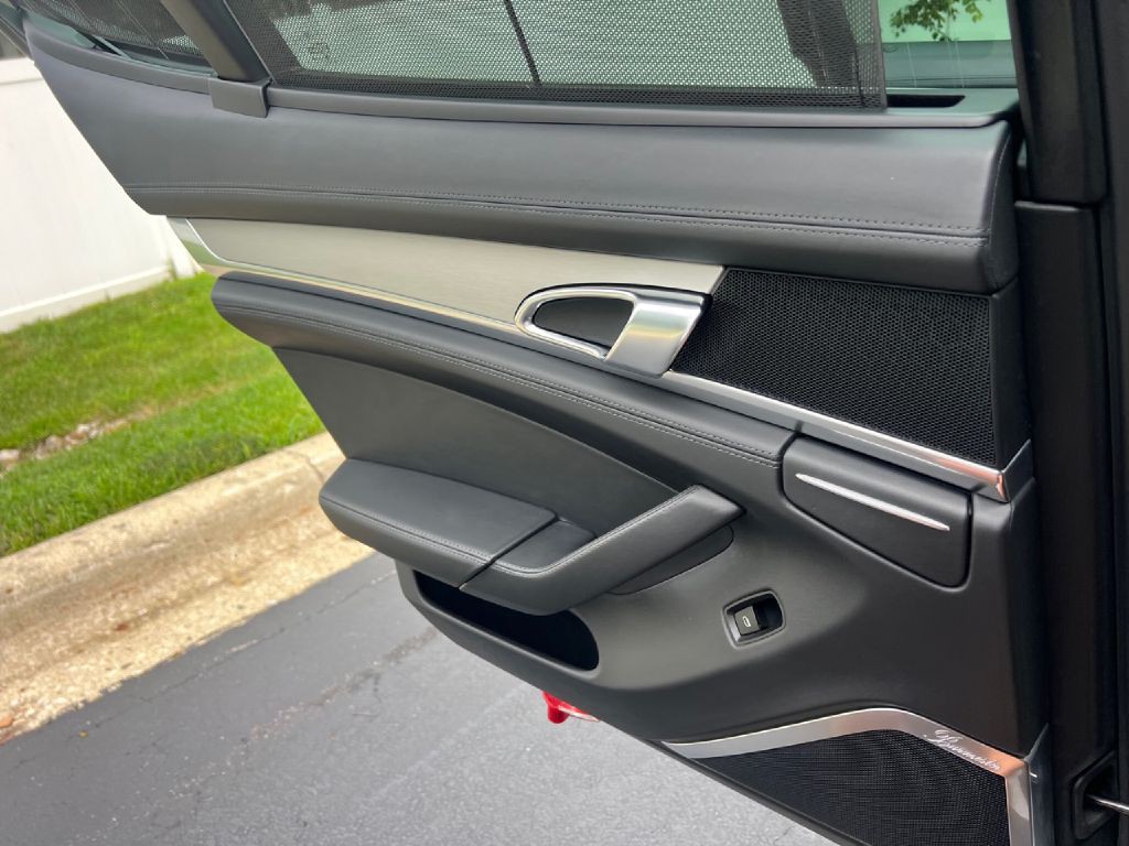 2012 Porsche Panamera Image 32
