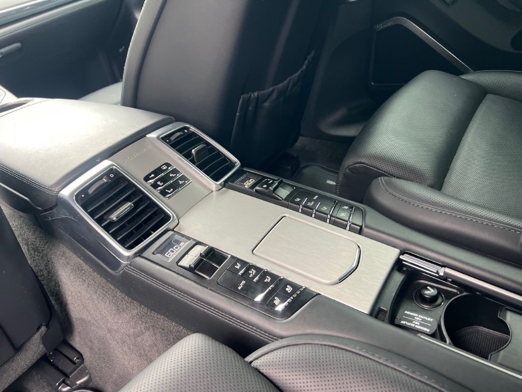 2012 Porsche Panamera Image 34