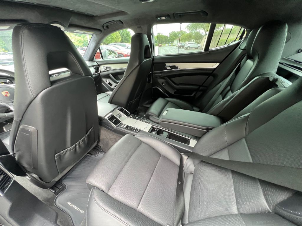 2012 Porsche Panamera Image 38
