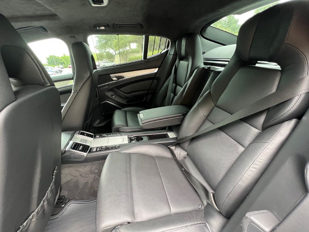 2012 Porsche Panamera Image 39
