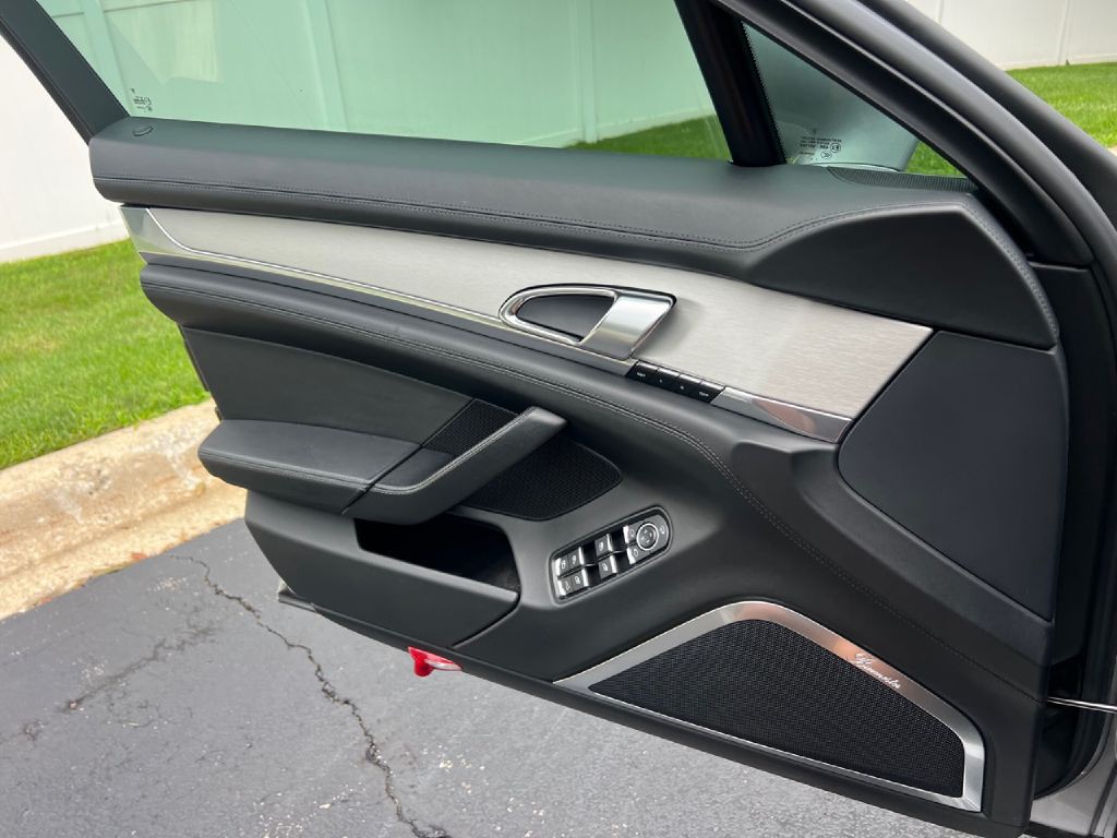 2012 Porsche Panamera Image 45