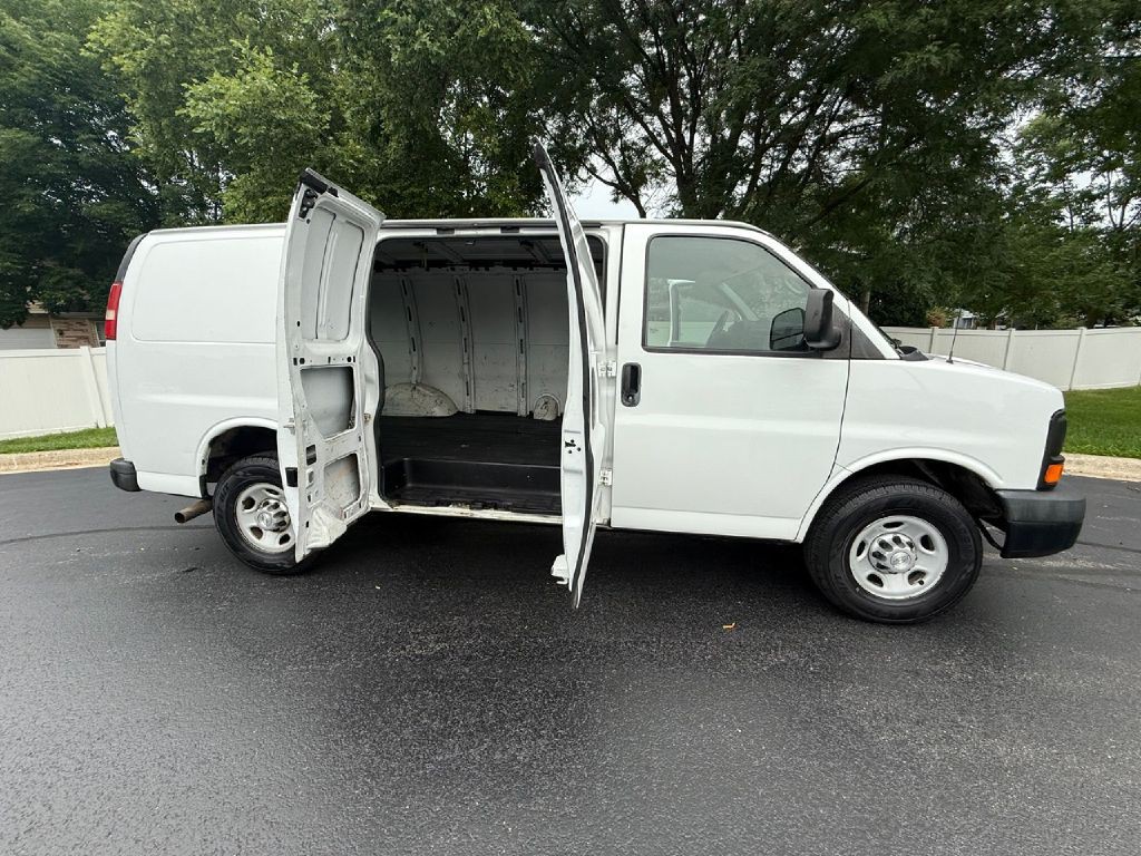 2015 Chevrolet Express Image 12