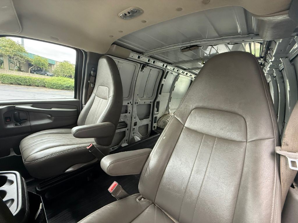 2015 Chevrolet Express Image 15