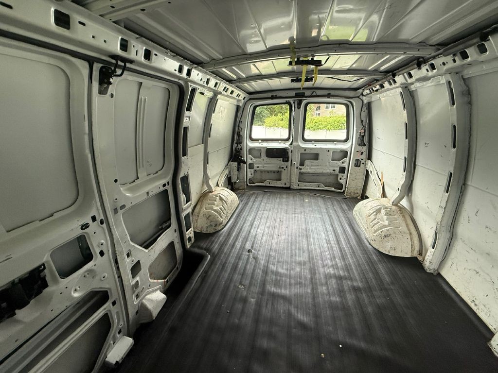 2015 Chevrolet Express Image 18