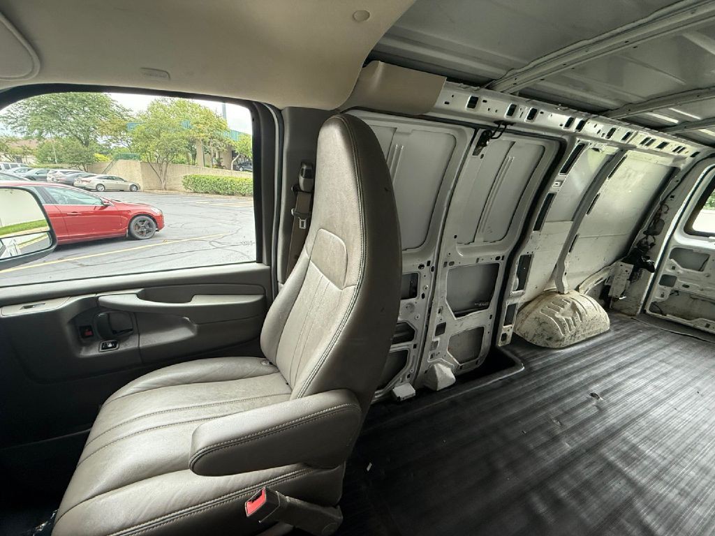 2015 Chevrolet Express Image 19