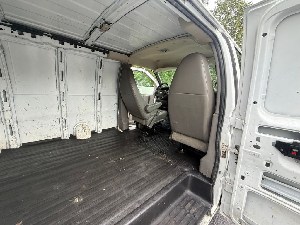 2015 Chevrolet Express Image 20
