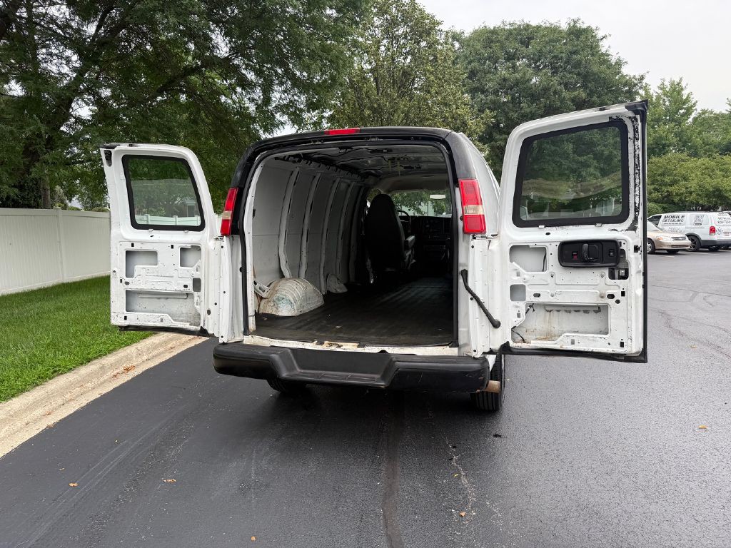 2015 Chevrolet Express Image 23