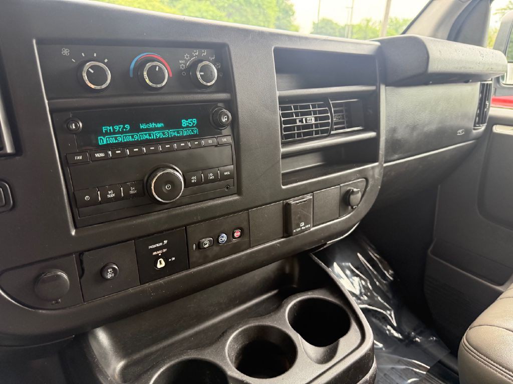 2015 Chevrolet Express Image 25