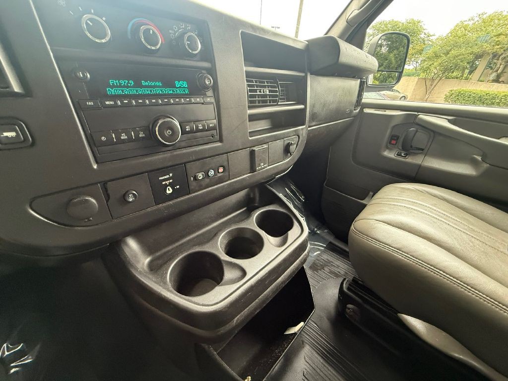 2015 Chevrolet Express Image 26