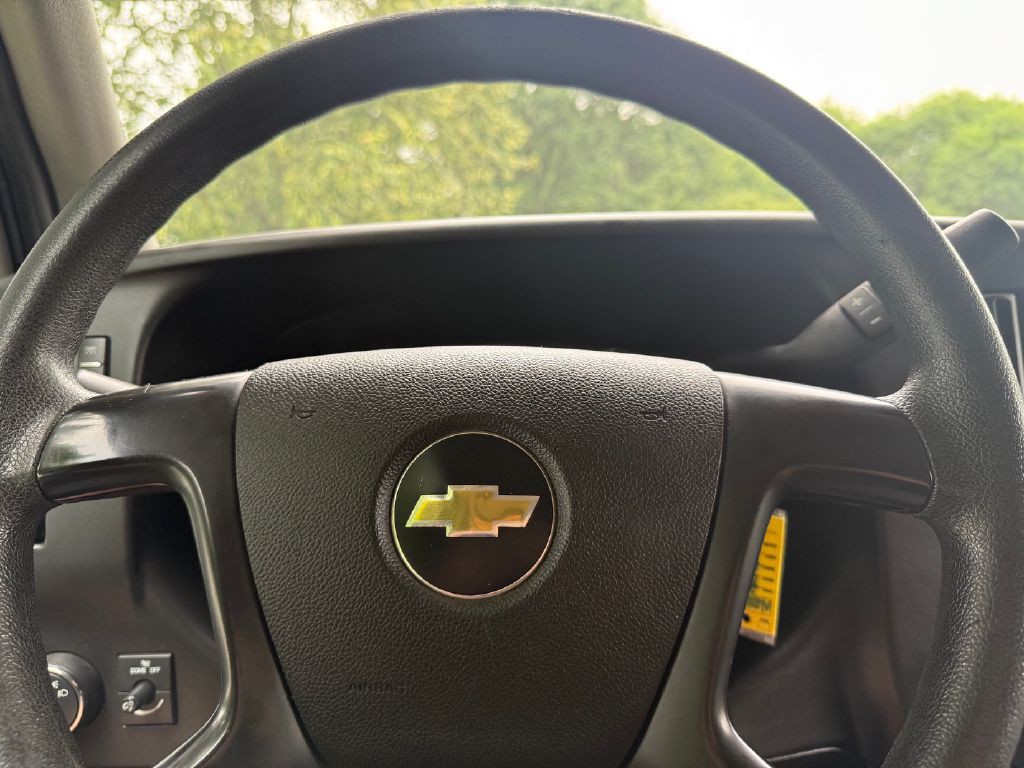 2015 Chevrolet Express Image 27