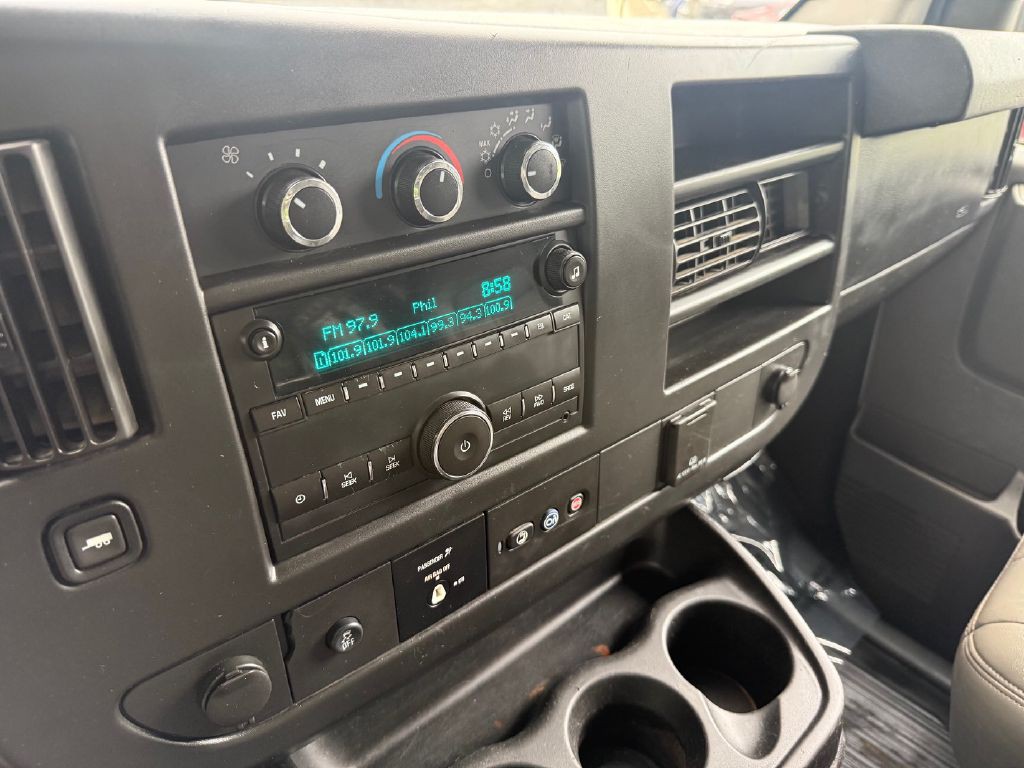 2015 Chevrolet Express Image 28