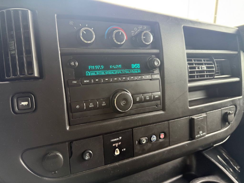 2015 Chevrolet Express Image 29