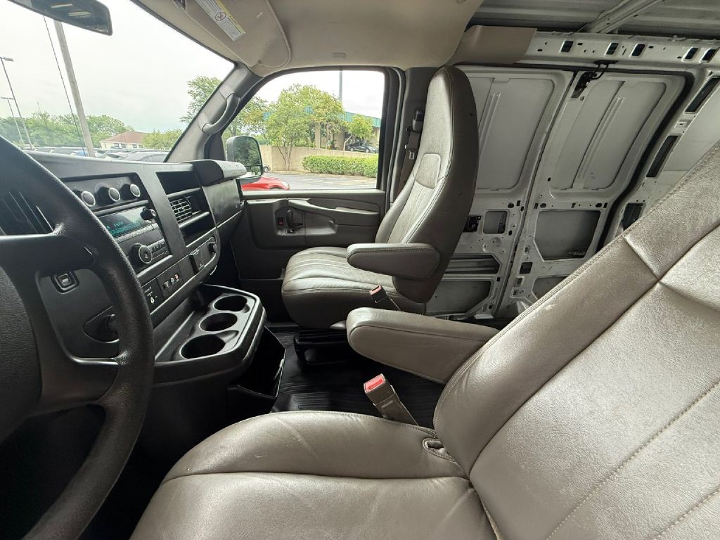 2015 Chevrolet Express Image 31