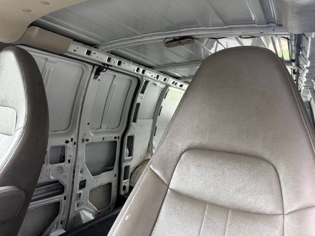 2015 Chevrolet Express Image 32