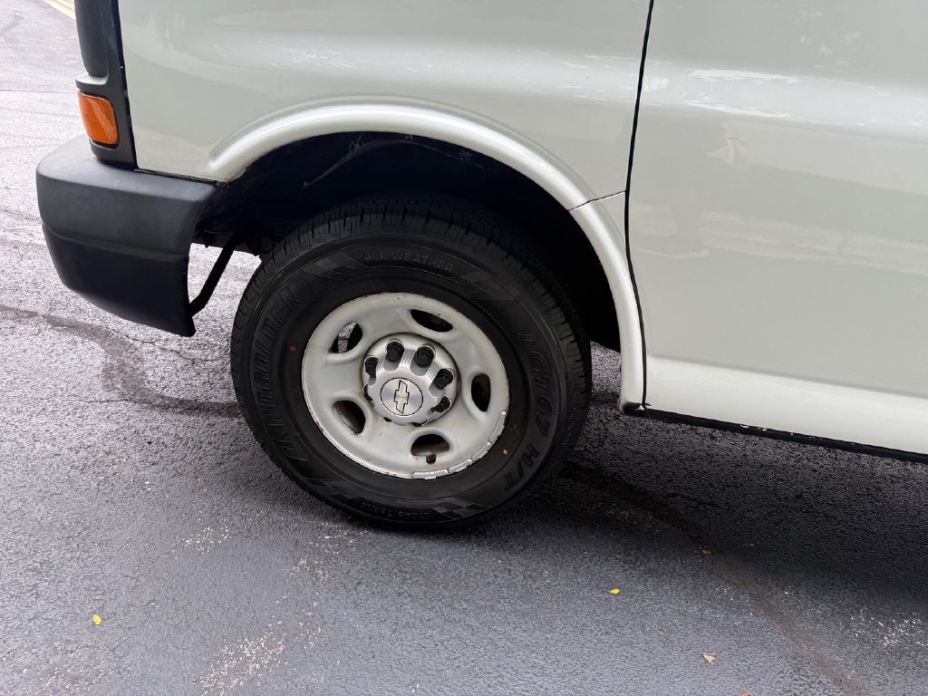 2015 Chevrolet Express Image 36